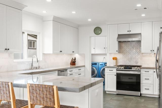 Detail Gallery Image 15 of 40 For 4725 Loma Vista Rd, Ventura,  CA 93003 - 3 Beds | 2 Baths