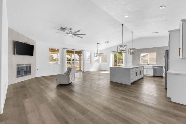 82210 Vandenberg Drive, Indio CA: https://media.crmls.org/mediaz/32ec1df0-95b3-4f05-895d-6206e0df56a7.jpg