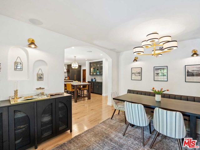 4057 Farmdale Avenue, Studio City CA: https://media.crmls.org/mediaz/32ec79ff-e4ad-43cd-b419-995f0edb7ca5.jpg