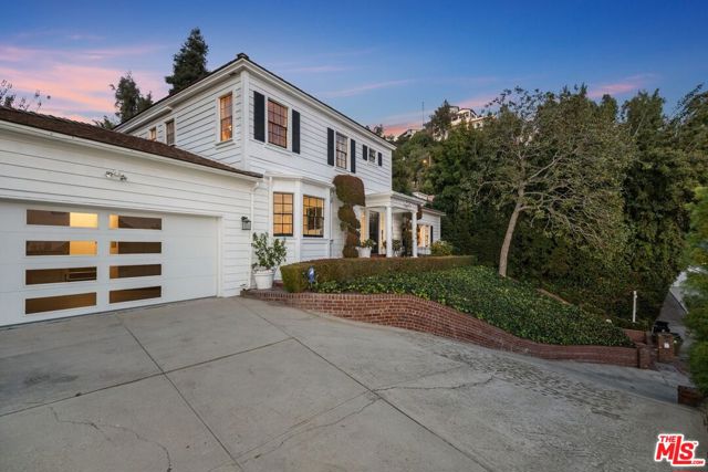 1455 Belfast Drive, Los Angeles CA: https://media.crmls.org/mediaz/32ec8148-90c7-4564-987e-fdfb6e62d8bc.jpg