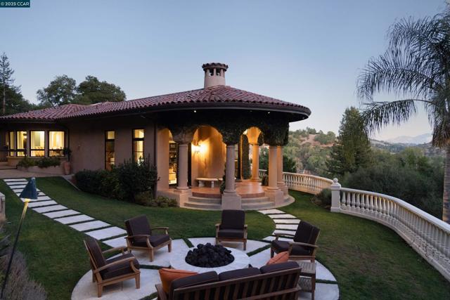 42 Tappan Ln, Orinda CA: https://media.crmls.org/mediaz/32ec836a-2a03-41ac-8a0f-335447c83797.jpg