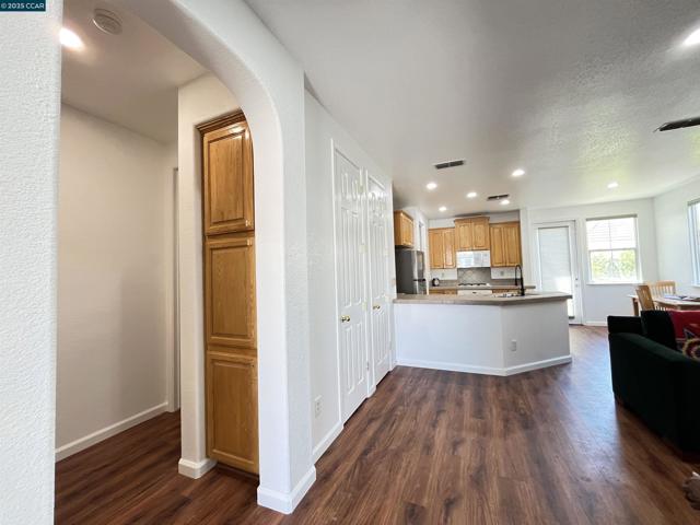 1870 Zurlo Way, Sacramento CA: https://media.crmls.org/mediaz/32eca8b4-c459-4fbd-b011-cd4d0f32e4b4.jpg