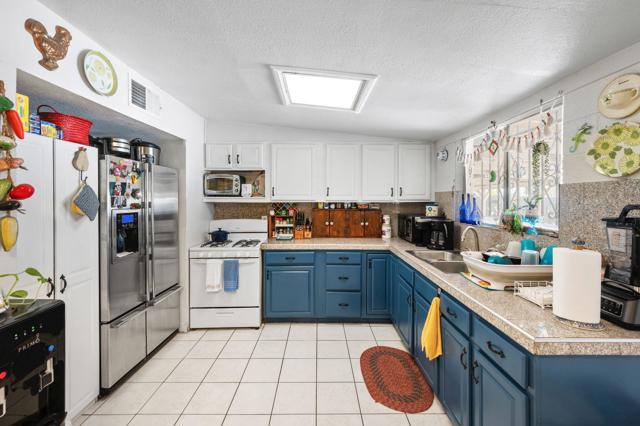 30201 San Diego Drive, Cathedral City CA: https://media.crmls.org/mediaz/32ee971d-211e-4797-89d4-428f498a9ea5.jpg
