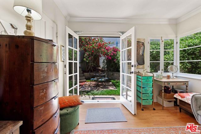 3217 Bennett Drive, Los Angeles CA: https://media.crmls.org/mediaz/32eec686-db1c-4fbc-a404-9cf20ecaebb4.jpg