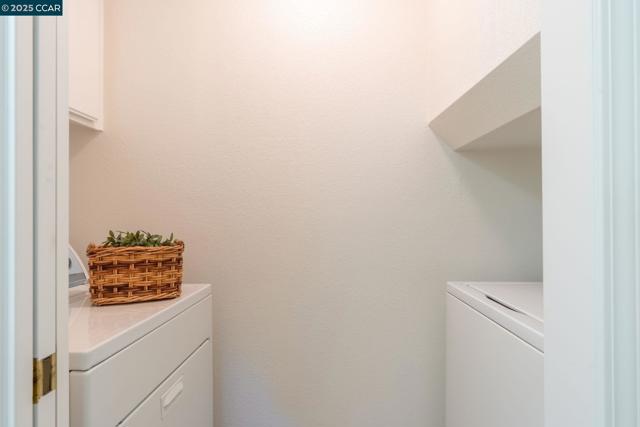 353 Winterwind Cir, San Ramon CA: https://media.crmls.org/mediaz/32ef043f-85a7-48da-8b83-129ff9ac196c.jpg