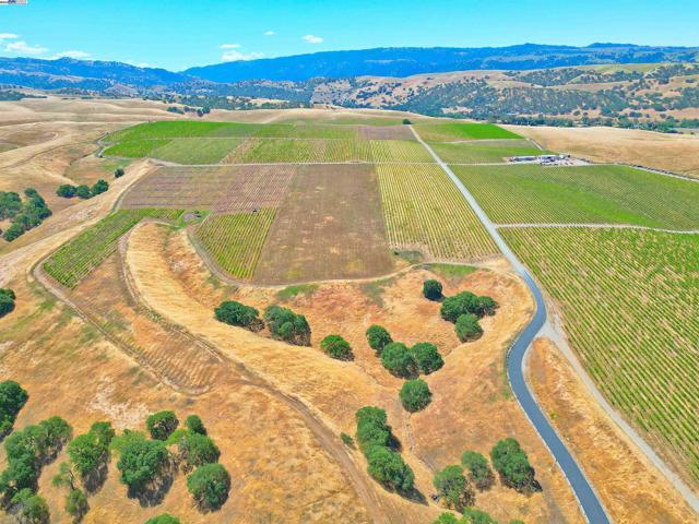 5625 Greenville Rd, Livermore CA: https://media.crmls.org/mediaz/32ef4d73-b264-4b3e-b3d9-16440b77fd95.jpg
