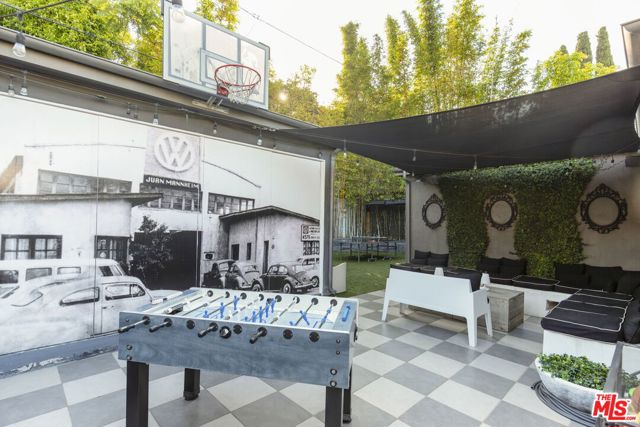 1259 S Bedford Drive, Los Angeles CA: https://media.crmls.org/mediaz/32ef8248-a983-4558-91c9-3276fd4b0187.jpg