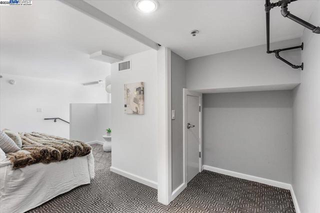 226 2nd St, Oakland CA: https://media.crmls.org/mediaz/32efd077-029e-42fc-8c0d-6c6b2ff13e29.jpg