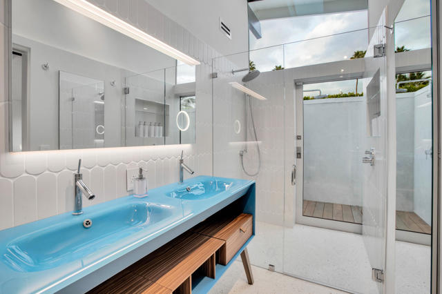 Image 22 of 83 For 992 La Jolla Road