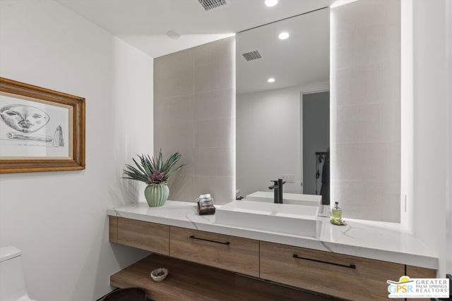 8 Desert Lark Circle, Rancho Mirage, CA 92270