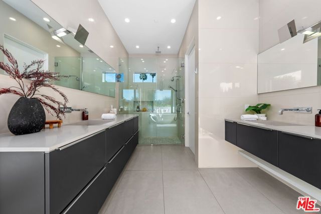 1609 N Stanley Avenue, Los Angeles CA: https://media.crmls.org/mediaz/32f21b49-ea1e-47a3-a89b-d2cab34f99e7.jpg