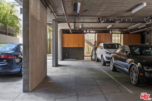 944 N Stanley Avenue, West Hollywood CA: https://media.crmls.org/mediaz/32f2b2d8-8e97-42c0-80bb-d9932a393113.jpg
