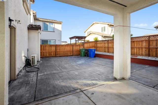 251 E Wrigleys Ave, Mountain House CA: https://media.crmls.org/mediaz/32f2f425-1c1a-47b7-b636-fbb47e0405d9.jpg