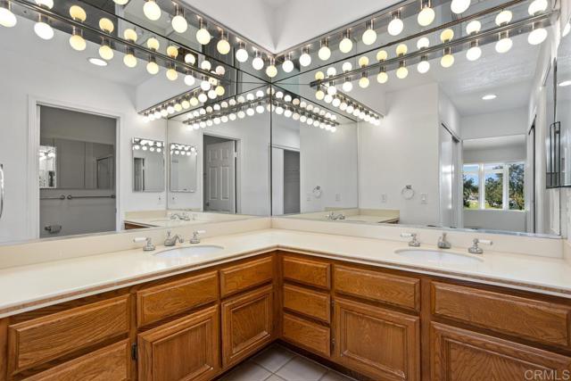 4905 Alicante Way, Oceanside CA: https://media.crmls.org/mediaz/32f3dc69-3133-4b17-9abc-030d8a0119d3.jpg