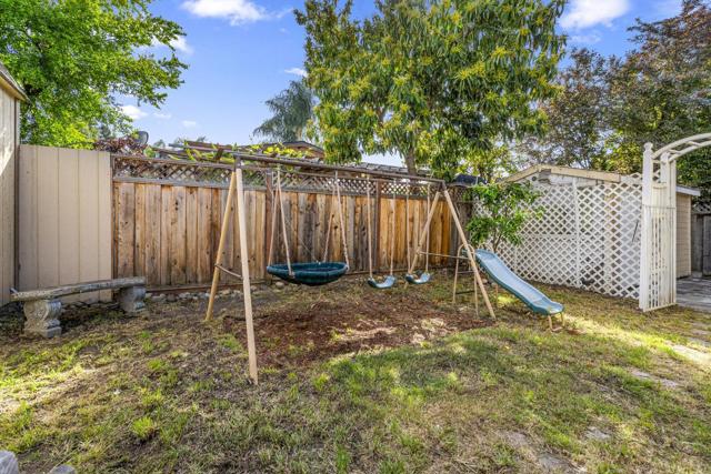 41235 Norman Court, Fremont CA: https://media.crmls.org/mediaz/32f452be-4e7d-472b-b319-1a40828e3d27.jpg