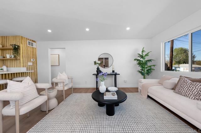 Detail Gallery Image 9 of 37 For 12721 Julian Ave, Lakeside,  CA 92040 - 3 Beds | 2 Baths