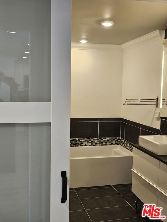 2160 CENTURY PARK EAST, Los Angeles CA: https://media.crmls.org/mediaz/32f4dcef-6d5e-4111-8a52-b5ff60961844.jpg