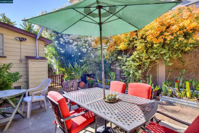 1679 Carmel Dr, Walnut Creek CA: https://media.crmls.org/mediaz/32f54483-75b2-481d-a427-8e25c77e0c20.jpg