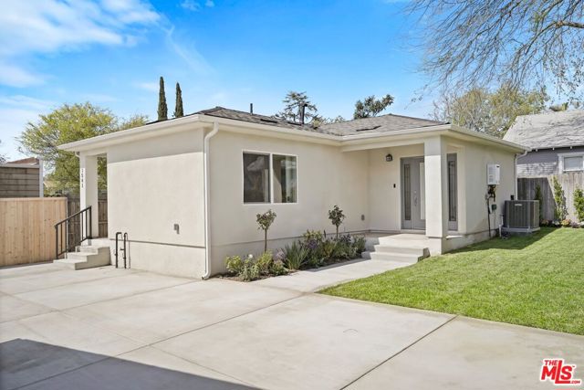 1563 E Elizabeth Street, Pasadena CA: https://media.crmls.org/mediaz/32f5c6a4-8a02-43a5-af62-d247d74c424a.jpg