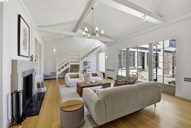 44 Highgate Rd, Kensington CA: https://media.crmls.org/mediaz/32f5d82d-d5a7-4c9a-b0b0-4d05d4a09300.jpg