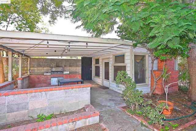 2343 Almond Ave, Concord CA: https://media.crmls.org/mediaz/32f63a1c-732c-4821-ab09-7f9010d44ae7.jpg