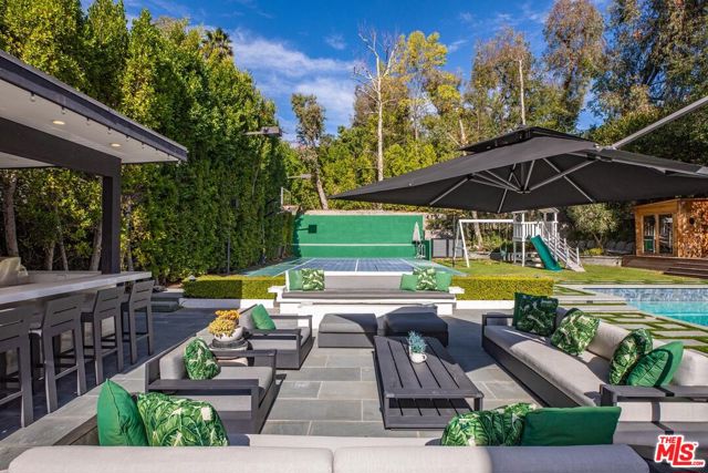 9823 Cardigan Place, Beverly Hills CA: https://media.crmls.org/mediaz/32f6691c-3d8e-4583-8991-3ceb0b8c8058.jpg