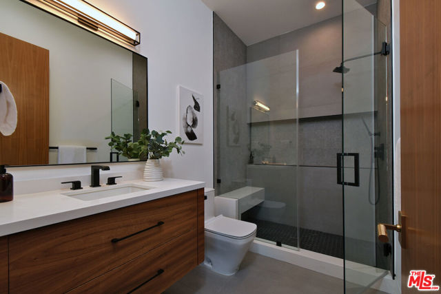 4544 Woodley Avenue, Encino CA: https://media.crmls.org/mediaz/32f690c9-6623-490a-ad87-378d5b9d9034.jpg