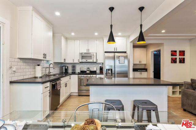 3839 Marcasel Avenue, Los Angeles CA: https://media.crmls.org/mediaz/32f6998d-5f1e-4293-af49-b3e82e92d366.jpg