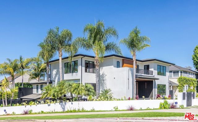 2717 Motor Avenue, Los Angeles CA: https://media.crmls.org/mediaz/32f6c8e2-3add-471c-9d02-c1f8f4cee609.jpg