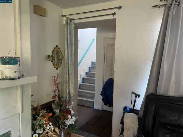 112 Westgate Cir, San Pablo CA: https://media.crmls.org/mediaz/32f7256f-1c7d-41bd-ad54-ff28bdb3cd2e.jpg