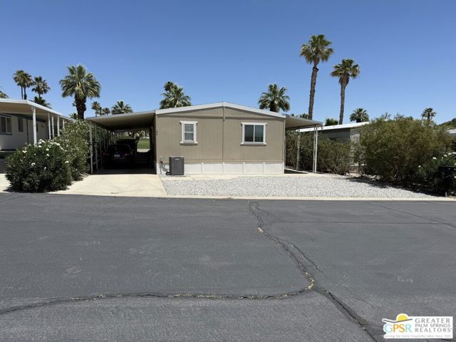 15500 Bubbling Wells Road, Desert Hot Springs CA: https://media.crmls.org/mediaz/32f76a5e-ec3b-4c3f-8c29-4d2636afd2ec.jpg