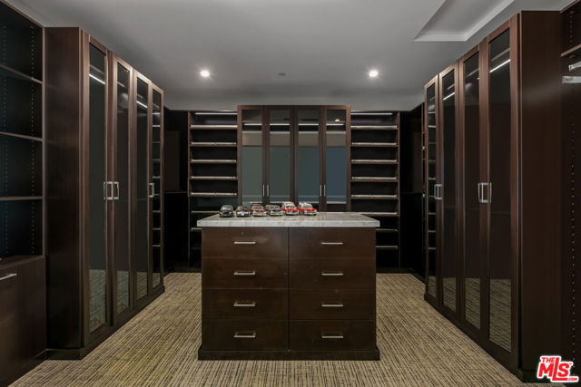 10472 Revuelta Way, Los Angeles CA: https://media.crmls.org/mediaz/32f7b3b1-5e9e-48aa-9348-4947ad1f0698.jpg