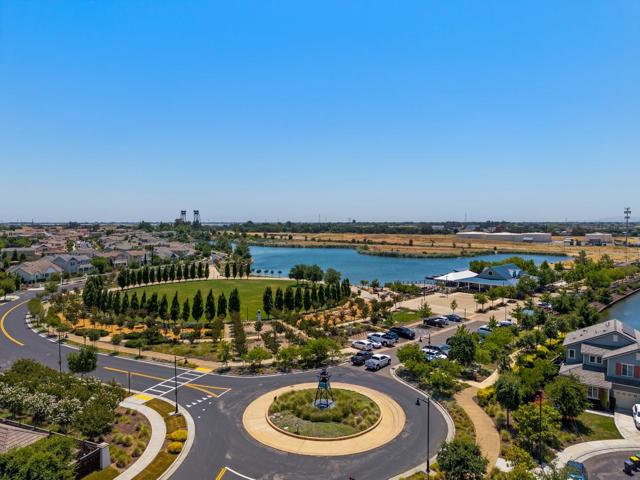 1141 Navigator Drive, Lathrop CA: https://media.crmls.org/mediaz/32f8095b-76a2-4fb1-b039-dcd3ff8906b3.jpg