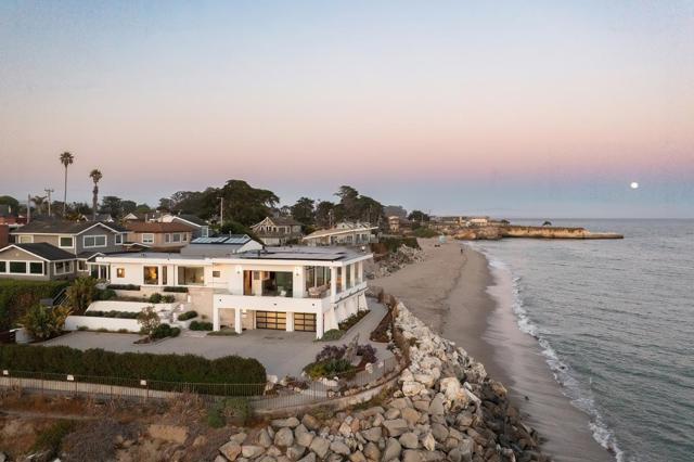 2900 E Cliff Drive, Santa Cruz CA: https://media.crmls.org/mediaz/32f88492-816c-42dc-a7c6-1e25a531255f.jpg