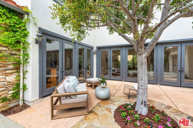 4110 Prado De Los Zorros, Calabasas CA: https://media.crmls.org/mediaz/32f8c3e2-f8fb-4f16-a677-b8487fb7be67.jpg