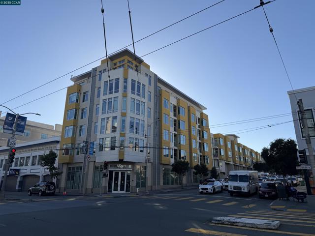 2655 Bush, San Francisco CA: https://media.crmls.org/mediaz/32f8d746-fef7-4d4b-83b4-cf31f55fa490.jpg