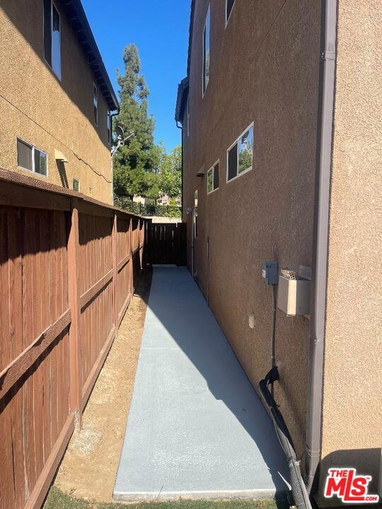 9009 S Calvin Way, Inglewood CA: https://media.crmls.org/mediaz/32f8fd3d-b538-4862-b209-69ec62b7939b.jpg
