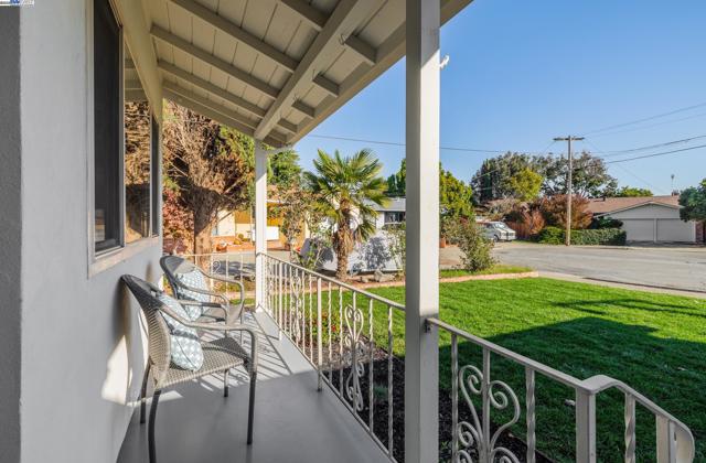 1980 Dayton Ave, San Leandro CA: https://media.crmls.org/mediaz/32f9674d-5432-4d86-978c-6e5ad65195c4.jpg