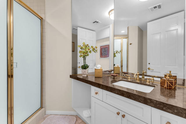 75273 Spyglass Drive, Indian Wells CA: https://media.crmls.org/mediaz/32f9d51d-5efe-4437-8cf7-e1f53c46c773.jpg