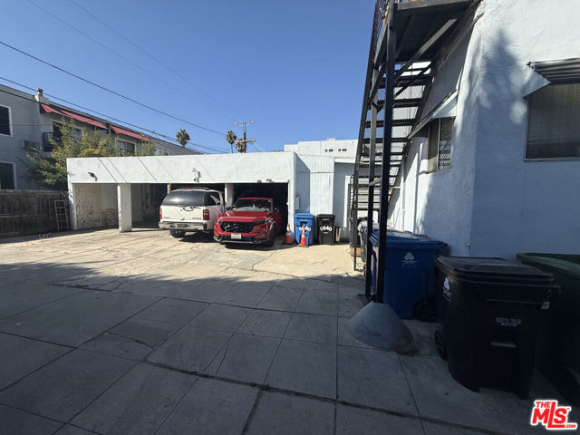 6640 Leland Way, Los Angeles CA: https://media.crmls.org/mediaz/32faf052-ebc1-470d-a553-0b50bcfbb5b9.jpg