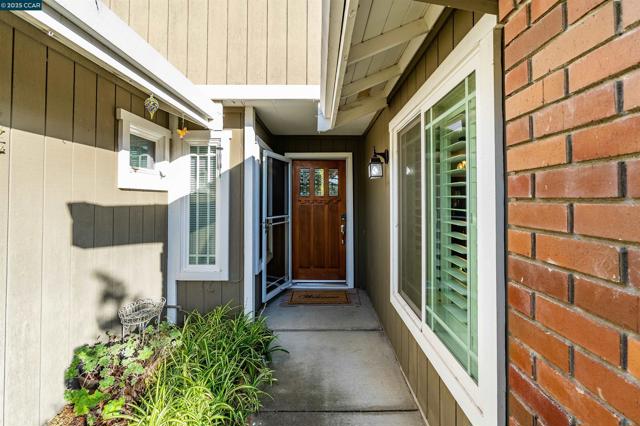 1438 Landahl Ct, Benicia CA: https://media.crmls.org/mediaz/32fb8258-7ad0-401f-8f76-4f77081963d0.jpg