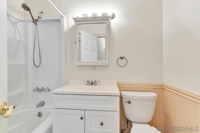 9548 Abbeyfield Rd, Santee CA: https://media.crmls.org/mediaz/32fc145b-c9db-4535-8f81-e3fd06cca540.jpg