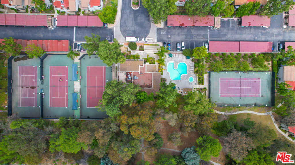 https://media.crmls.org/mediaz/32fc1e3e-3f37-4552-b8d9-b324b0220192.jpg?preset=X-Large