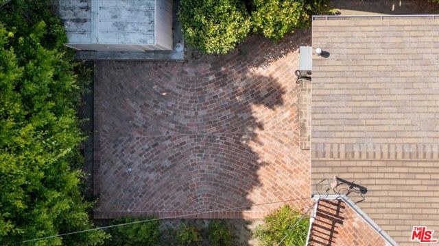 4210 Alcove Avenue, Studio City CA: https://media.crmls.org/mediaz/32fcb406-fe0e-4e8c-9746-5f1e591191f2.jpg