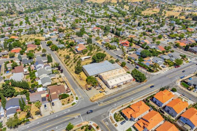 1545 Stone Creek Drive, San Jose CA: https://media.crmls.org/mediaz/32fcea34-1647-4666-aa85-bc07b21ec4e4.jpg