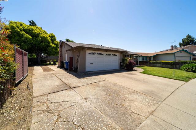 34505 Salinas Pl, Fremont CA: https://media.crmls.org/mediaz/32fd01b0-6d78-445c-831b-d3e445773d3e.jpg