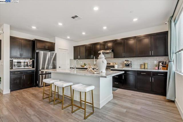 5360 Trimonti Cir, Antioch CA: https://media.crmls.org/mediaz/32fd6363-b806-488e-ae7f-fc2e2f0013aa.jpg