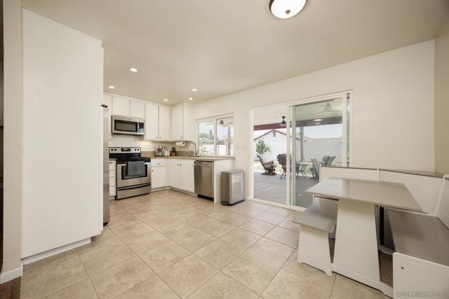 10835 Grand Fork Dr, Santee CA: https://media.crmls.org/mediaz/32fe1465-c19d-46c0-935d-48aacedf6737.jpg