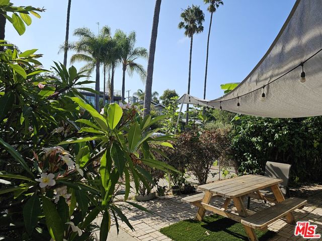 837 Milwood Avenue, Venice CA: https://media.crmls.org/mediaz/32fed51d-e4af-4301-ac8f-67e3e034a35c.jpg