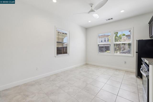2909 Tulare Hills Dr, Dublin CA: https://media.crmls.org/mediaz/32fed59c-52cd-472e-9ebd-849d4c591ba7.jpg